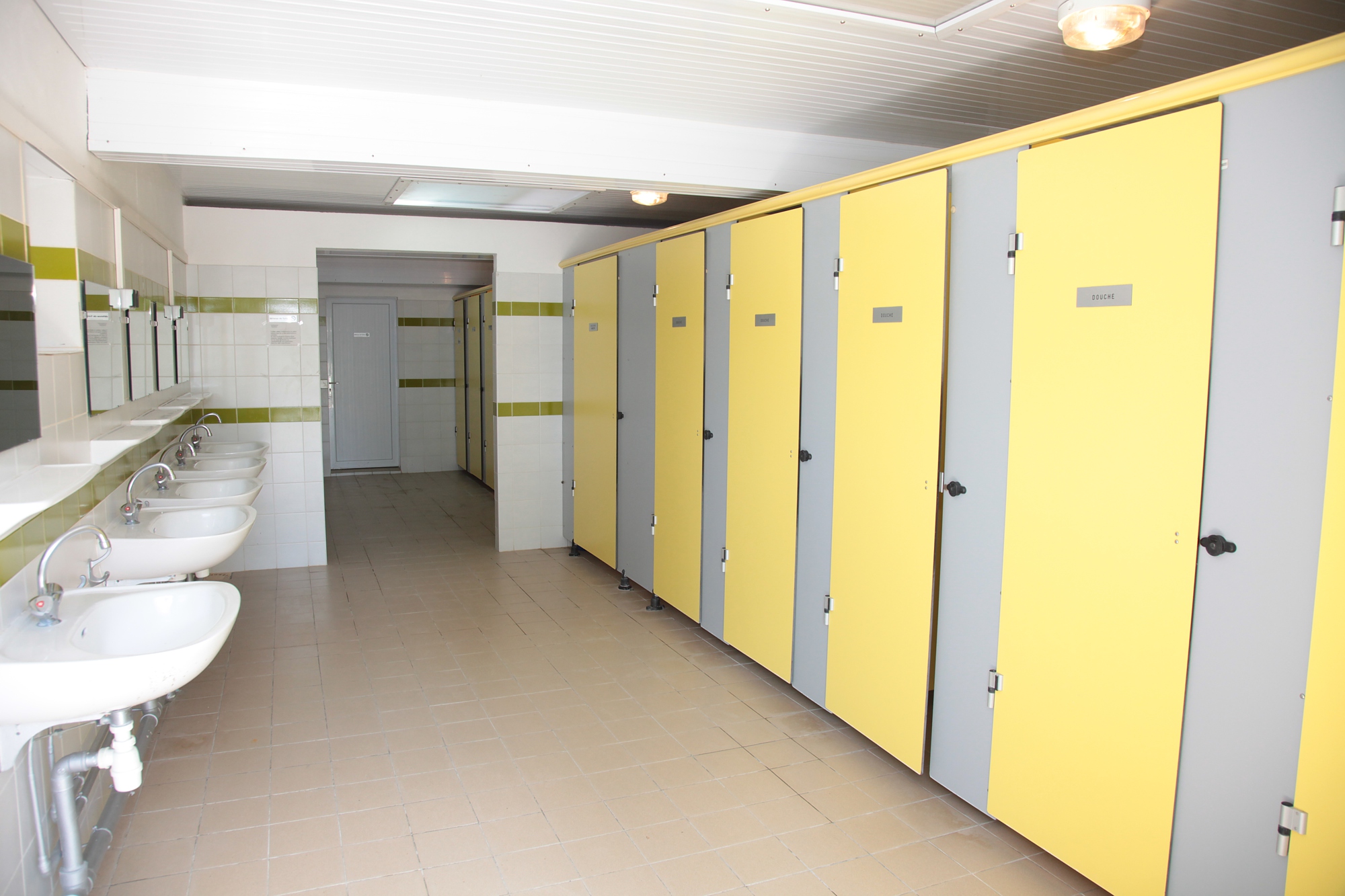 Camping avec 2 blocs sanitaires