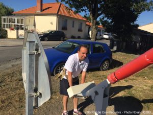 Lever de barrière pour franchir un passage à niveau